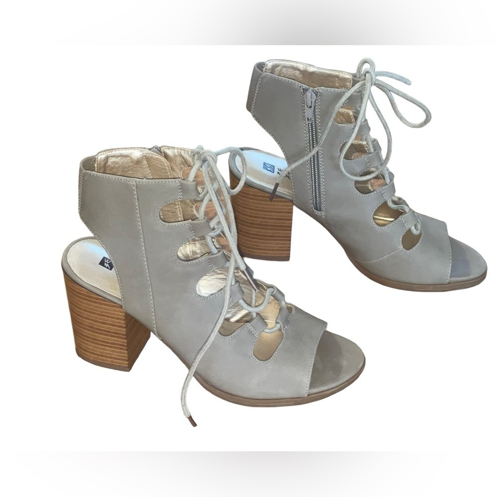 White Mountain gladiator style ghillie lace design sandals. Size 8 1/2M GUC - Picture 5 of 13